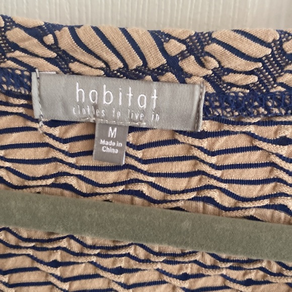 Habitat women’s size M blue and tan print slip on blouse top - Picture 2 of 5